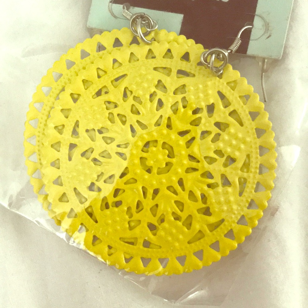 Yellow round earrings NWT